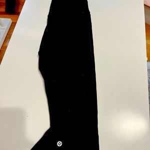 Lululemon wondertrain 25 inch black size 6